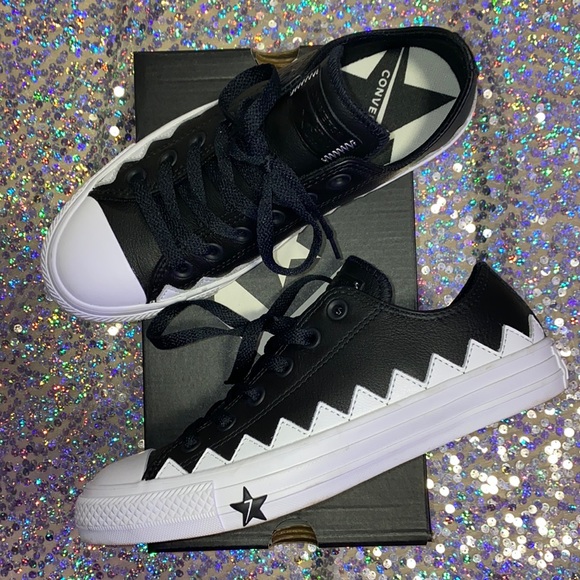 Converse Shoes - 🌪 RARE Leather Voltage Low Top Chuck Taylors